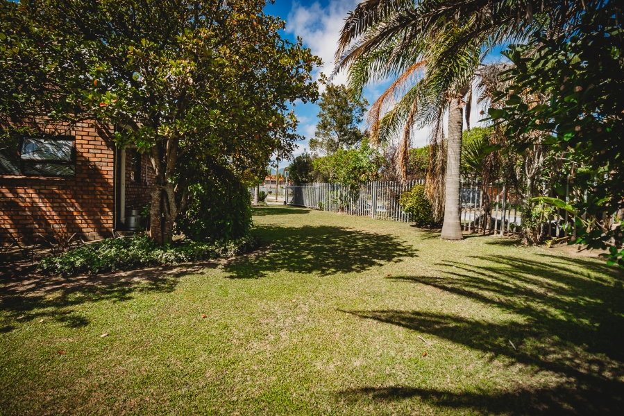 4 Bedroom Property for Sale in Loerie Park Western Cape